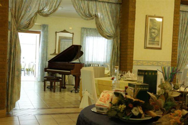 Albergo-Ristorante"Parco Alle Noci"Tra La Cascata Delle Marmore,Labro E Valle Santa Di S Francesco Rivodutri Zewnętrze zdjęcie