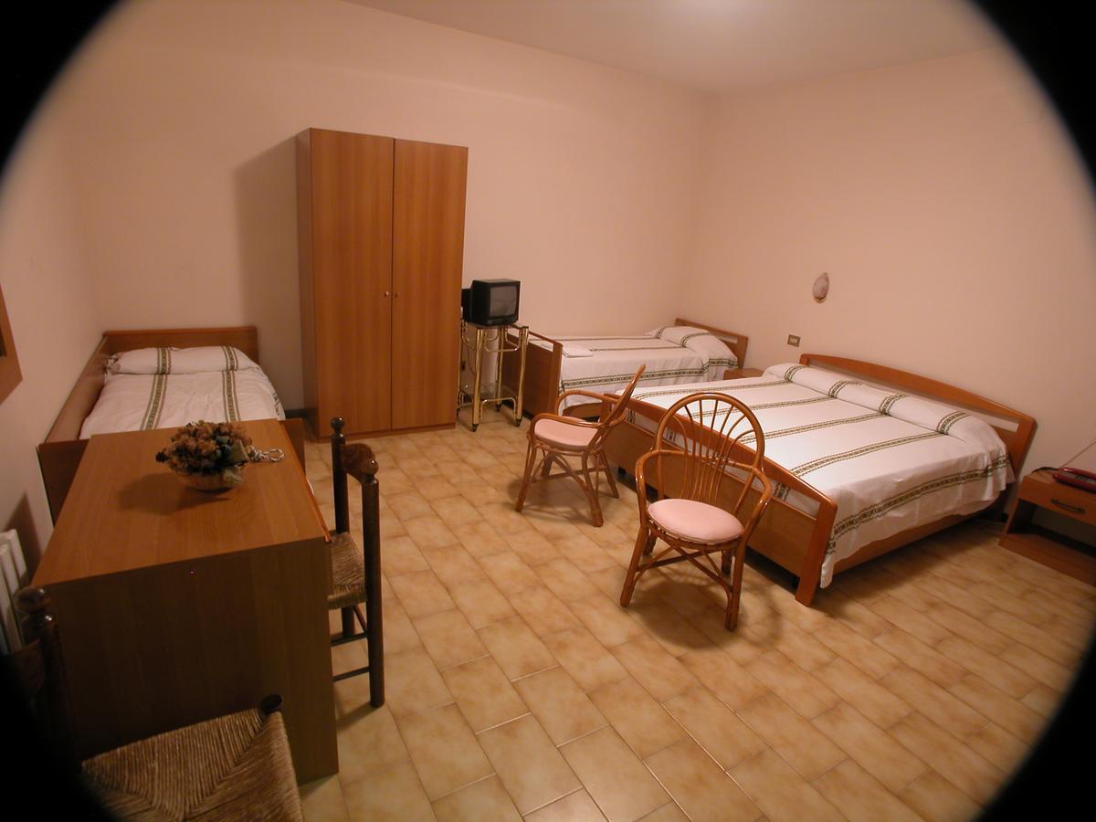 Albergo-Ristorante"Parco Alle Noci"Tra La Cascata Delle Marmore,Labro E Valle Santa Di S Francesco Rivodutri Zewnętrze zdjęcie